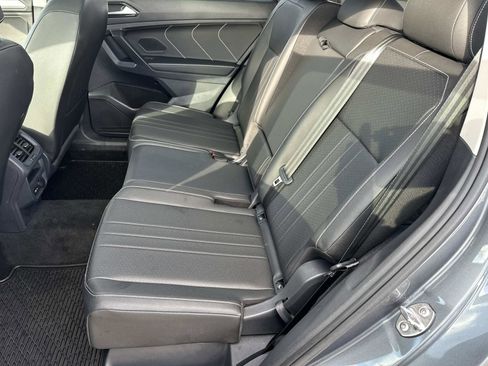 Used 2023 Volkswagen Tiguan SE w/ Panoramic Sunroof Package image 7