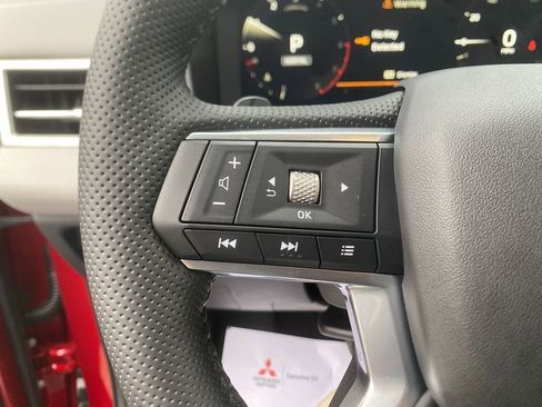 New 2026 Mitsubishi Outlander SE image 15