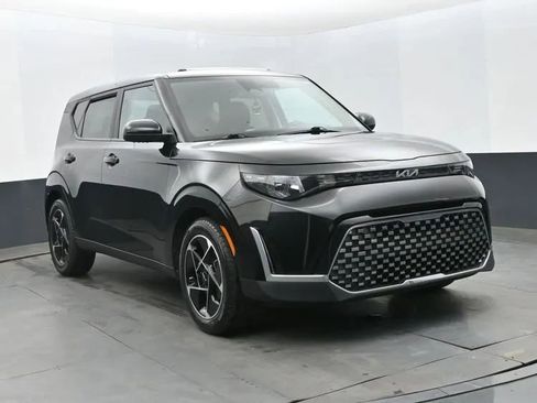 Used 2023 Kia Soul EX FWD image 2