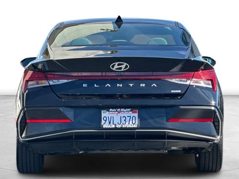 Certified 2025 Hyundai Elantra Limited image 6