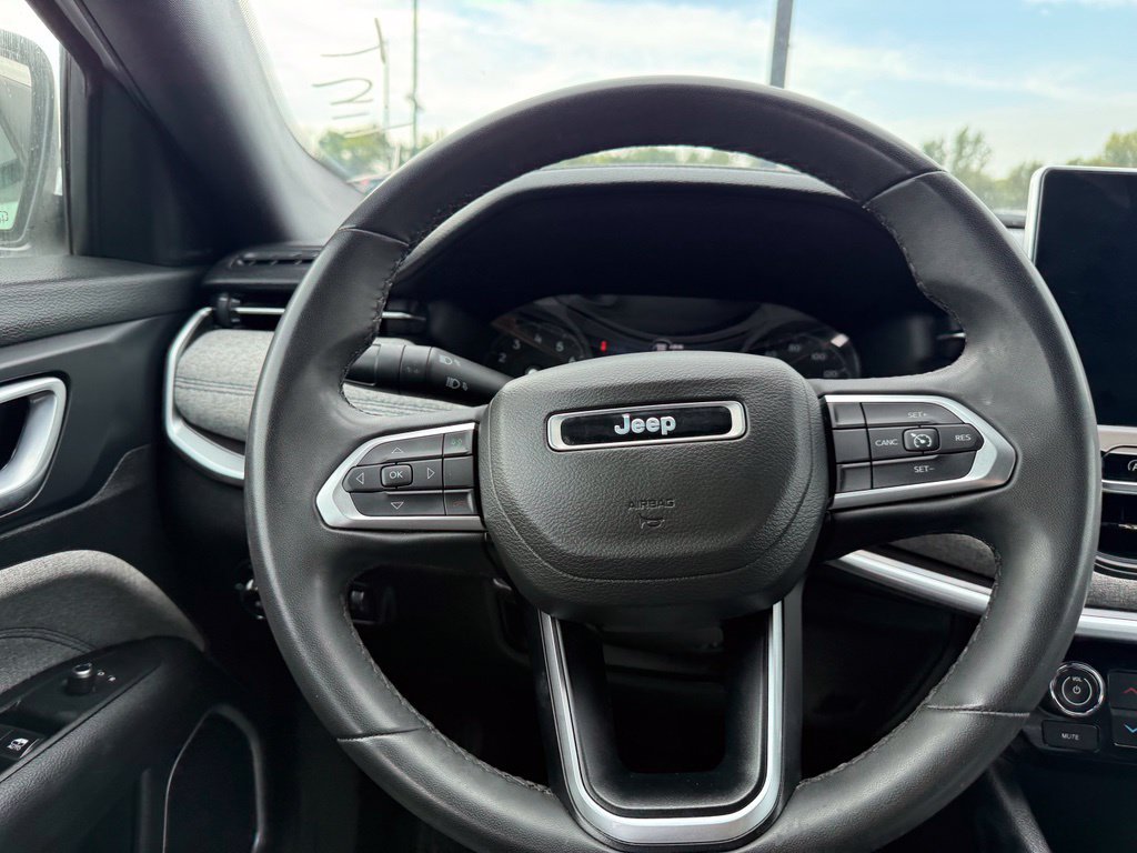 Used 2023 Jeep Compass Latitude AWD/4WD image 41