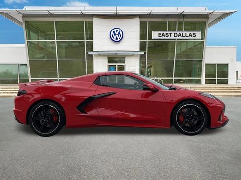 Used 2022 Chevrolet Corvette Stingray Premium Conv w/ Z51 Performance Package RWD image 2
