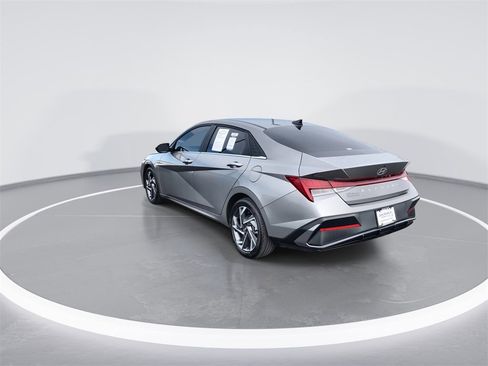 Used 2024 Hyundai Elantra SEL w/ Convenience Package image 6