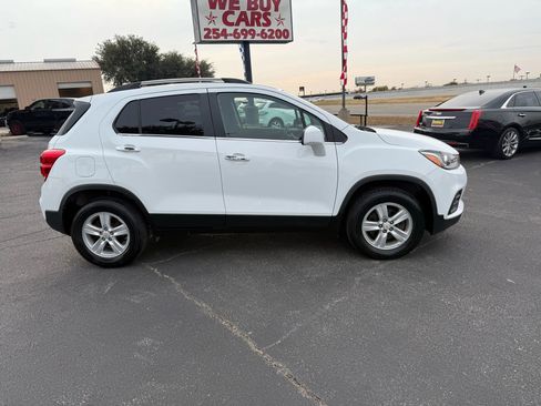Used 2017 Chevrolet Trax LT w/ Driver Confidence Package image 4