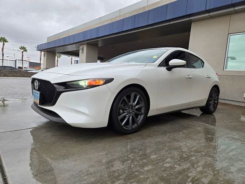 Used 2019 MAZDA MAZDA3 Hatchback w/ Preferred Package image 2