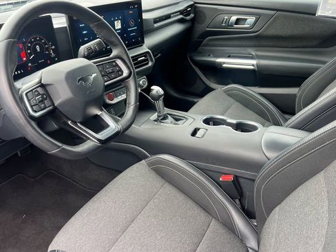 Used 2025 Ford Mustang Convertible RWD image 5