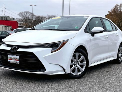 Used 2025 Toyota Corolla LE image 1