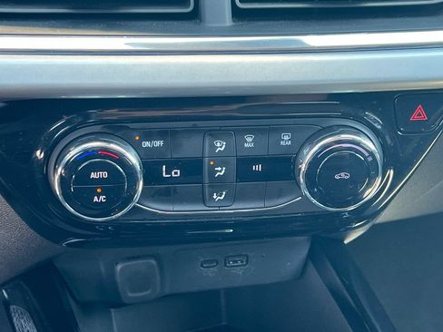 Used 2025 Chevrolet Trax LT FWD image 25