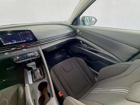 Used 2024 Hyundai Elantra SEL FWD image 12