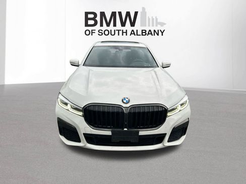 Used 2022 BMW 740i xDrive w/ M Sport Package AWD/4WD image 8