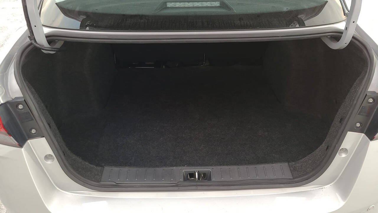 Used 2021 Nissan Versa SV FWD image 6