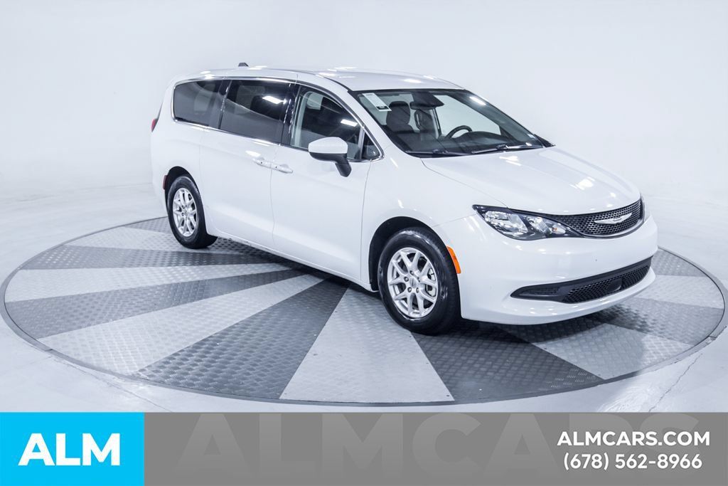 Used 2023 Chrysler Voyager LX FWD image 14