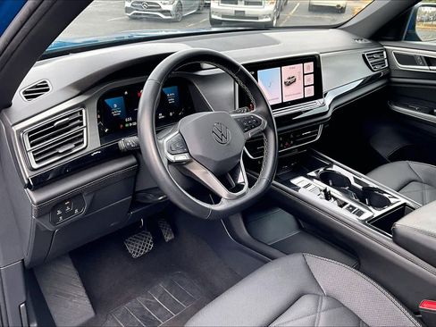 Used 2024 Volkswagen Atlas Cross Sport SE image 17