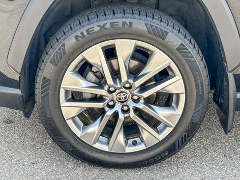 Used 2020 Toyota RAV4 Limited FWD image 10