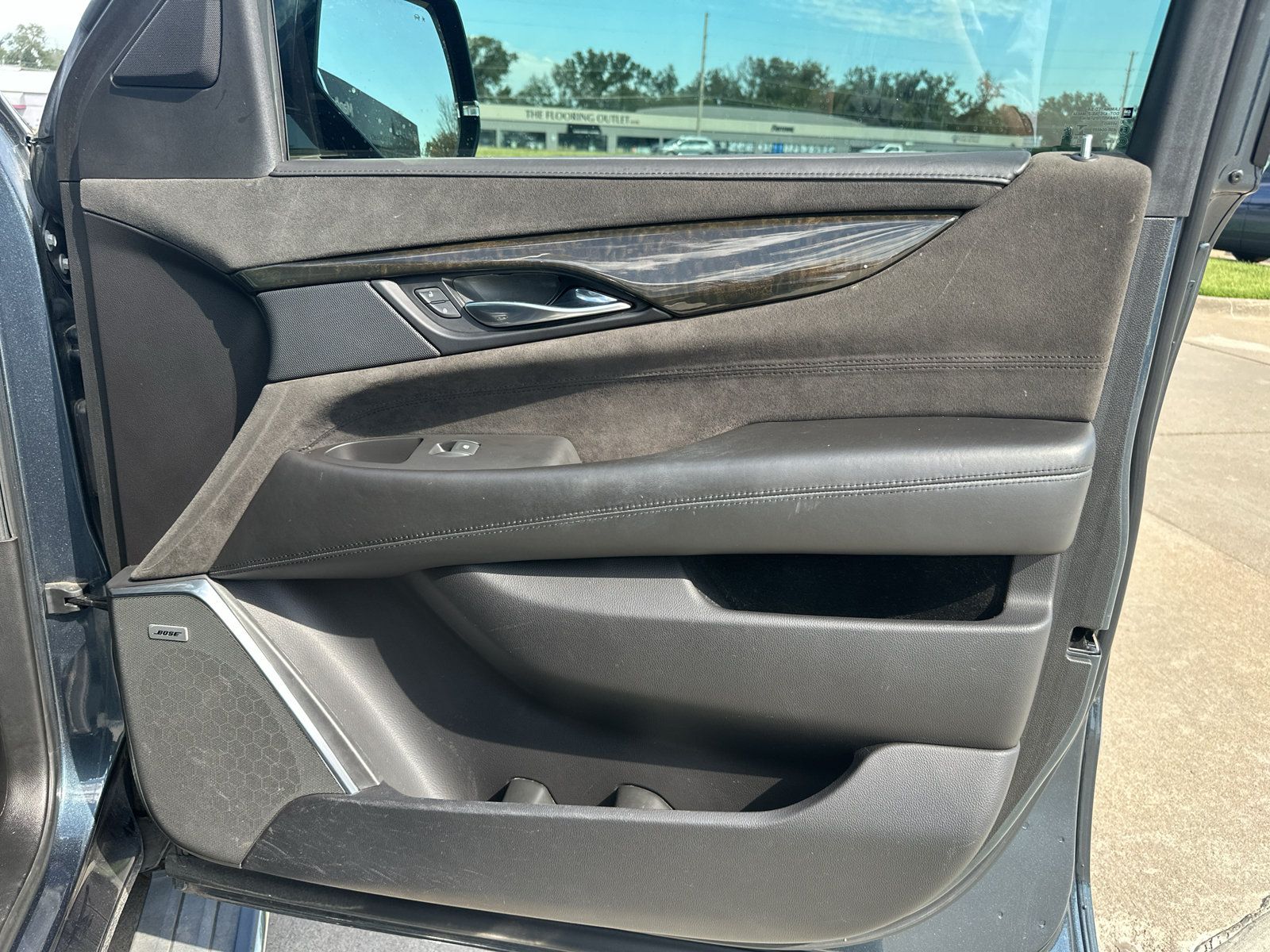 Used 2019 Cadillac Escalade ESV Platinum AWD/4WD image 31
