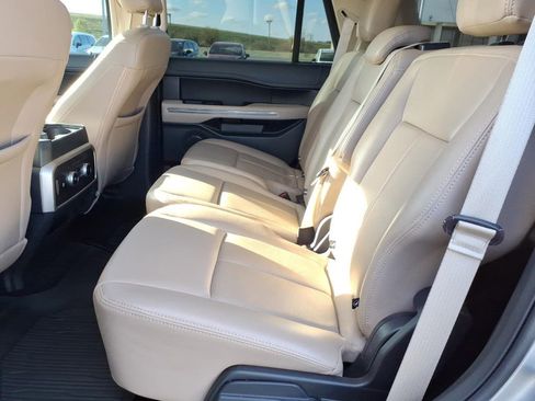Used 2022 Ford Expedition XLT image 9