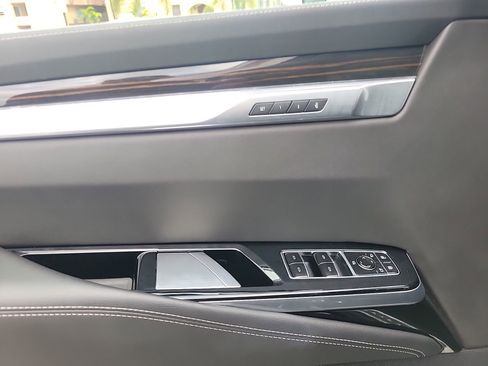 Used 2025 Cadillac Escalade Premium Luxury image 25