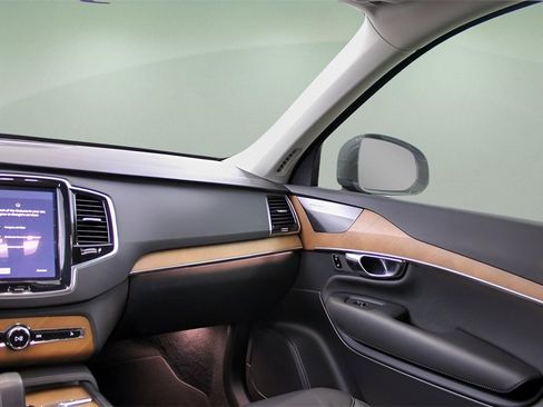 Certified 2025 Volvo XC90 B5 Plus image 15