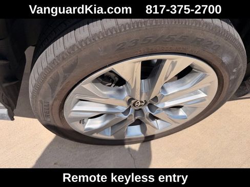 Used 2021 Toyota Highlander Limited FWD image 10