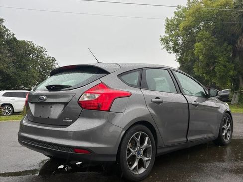 Used 2014 Ford Focus SE w/ Equipment Group 201A FWD image 3