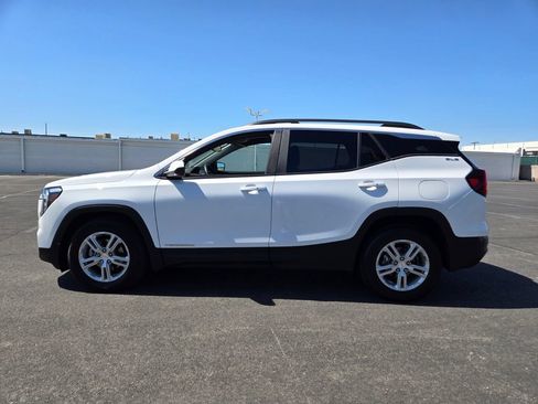 Used 2023 GMC Terrain SLE w/ Driver Convenience Package FWD image 3