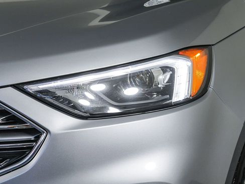 Used 2022 Ford Edge SEL image 4
