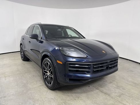 Certified 2025 Porsche Cayenne image 9