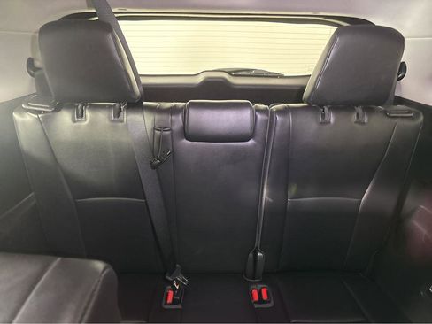 Used 2022 Toyota Highlander XLE image 27