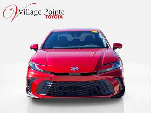 Used 2025 Toyota Camry SE image 2