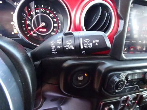 Used 2022 Jeep Wrangler Unlimited Rubicon w/ Xtreme Recon 35" Tire Package AWD/4WD image 17