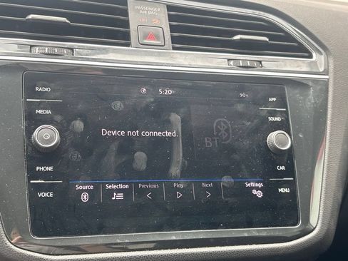 Used 2020 Volkswagen Tiguan SE FWD image 12