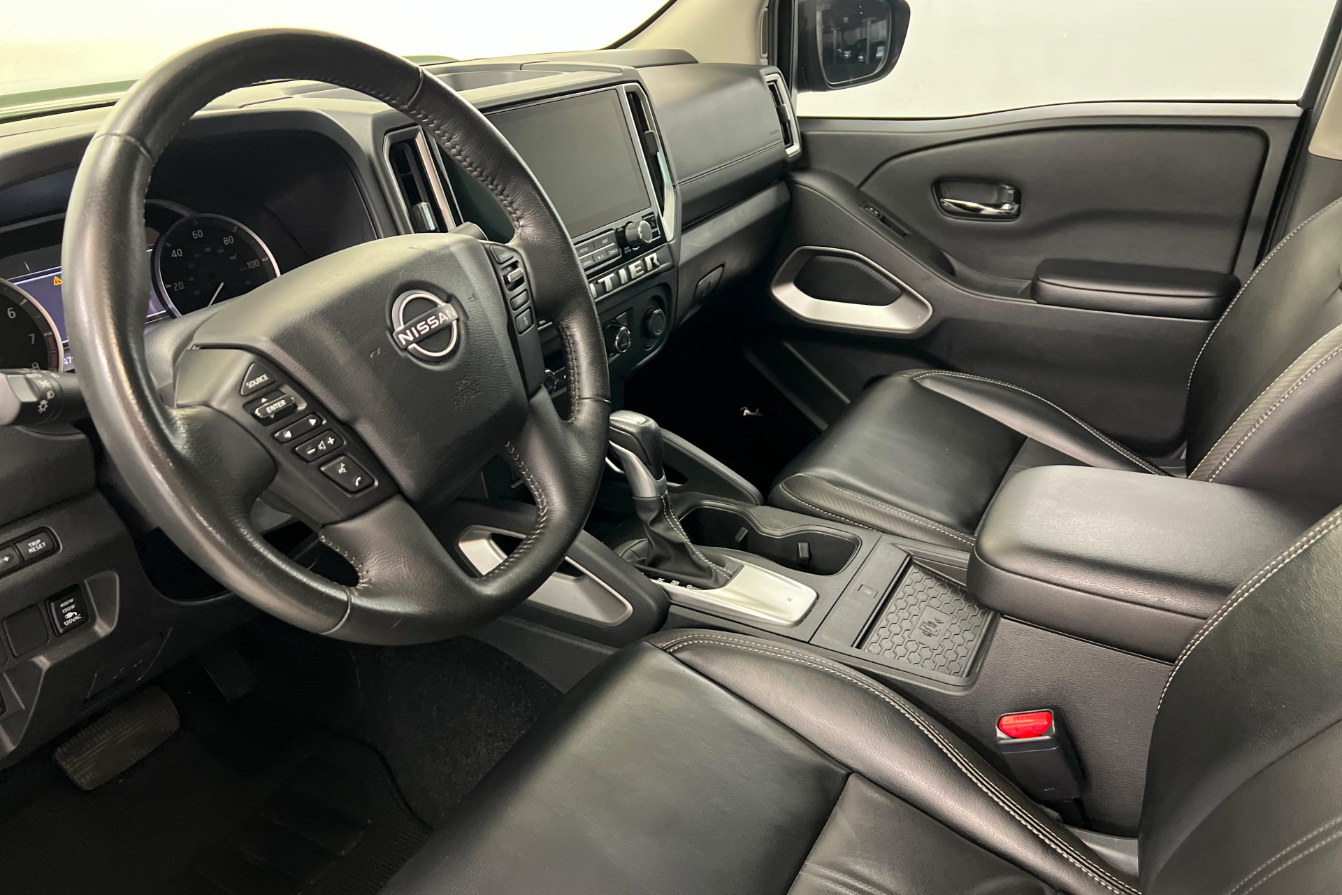 Used 2025 Nissan Frontier SL AWD/4WD image 16