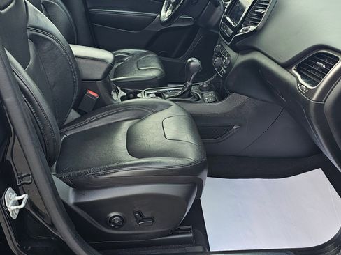 Used 2020 Jeep Cherokee Limited image 6