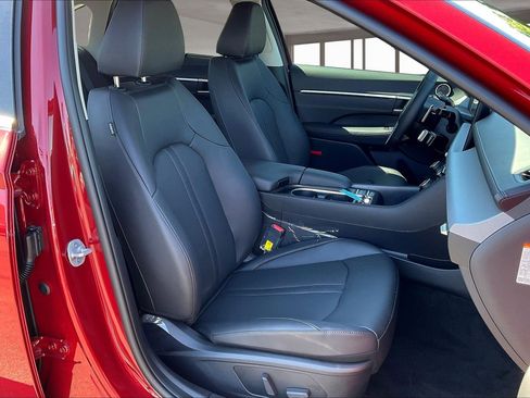 New 2025 Hyundai Sonata Limited image 11