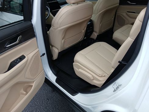 New 2025 Jeep Grand Cherokee L Limited w/ Luxury Tech Group II image 25