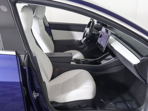 Used 2018 Tesla Model 3 Mid Range image 28