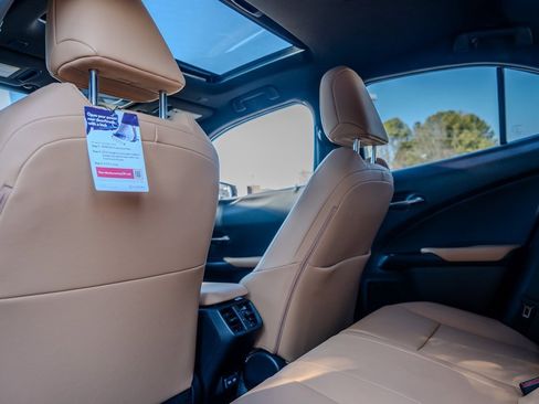 Used 2023 Lexus UX 250h FWD w/ Premium Package image 20