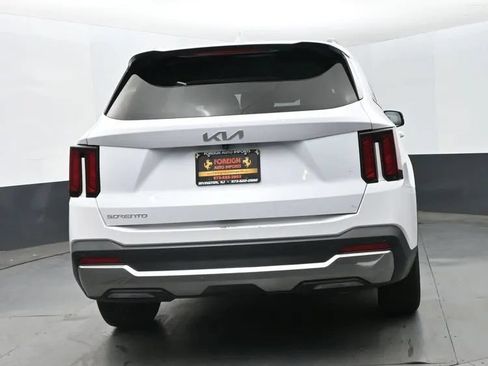 Used 2024 Kia Sorento S FWD image 8