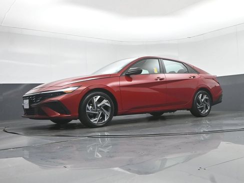 Used 2025 Hyundai Elantra Sport FWD image 52