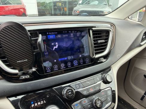 Used 2017 Chrysler Pacifica Touring Plus w/ Security Group FWD image 8