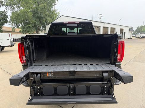 Used 2022 GMC Sierra 1500 SLT w/ SLT Premium Package AWD/4WD image 35