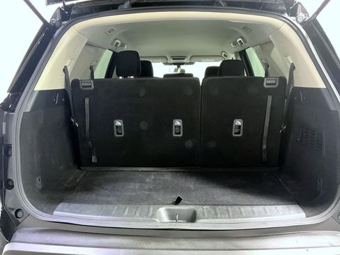 Used 2024 Nissan Pathfinder SV w/ Black Appearance Package image 9