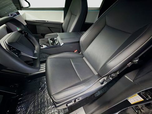 Used 2024 Tesla Cybertruck AWD Crew Cab image 11