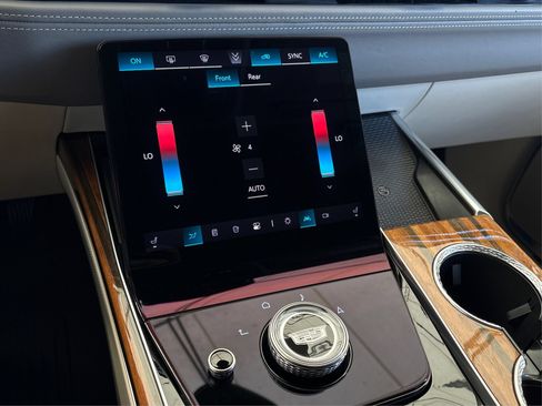 Certified 2025 Cadillac Escalade ESV Sport Platinum AWD/4WD image 29