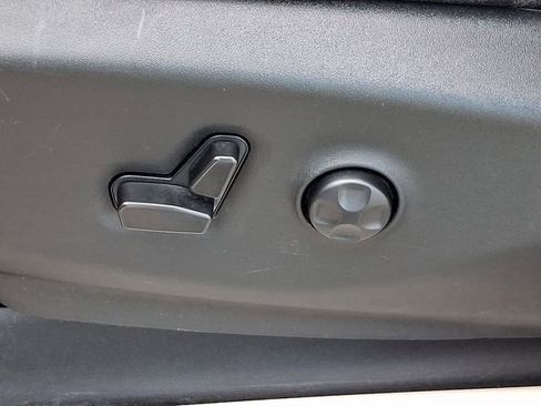 Used 2024 Chrysler Pacifica Touring-L FWD image 28