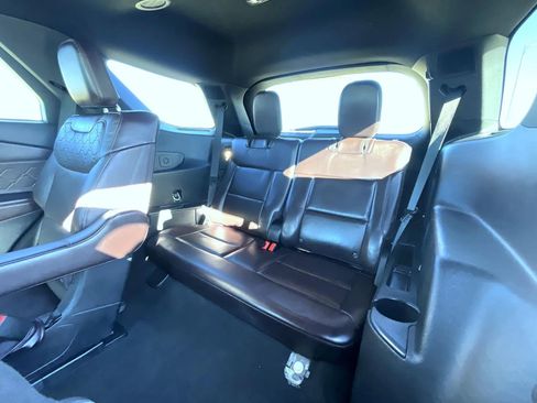 Used 2025 Ford Explorer Platinum w/ LUX Leather Package image 22