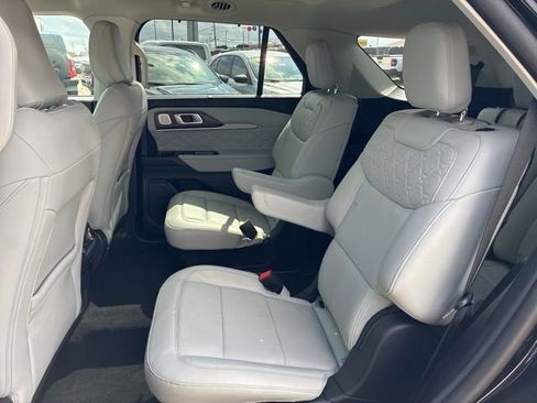 Used 2025 Ford Explorer Platinum w/ Ultimate Package image 22