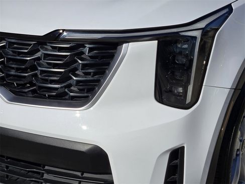 Certified 2025 Kia Sorento LX image 15