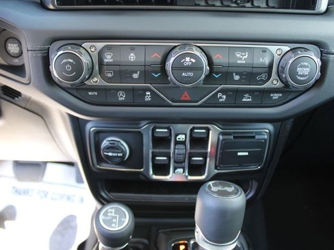 New 2026 Jeep Wrangler Unlimited Sahara w/ Whitecap Package AWD/4WD image 20