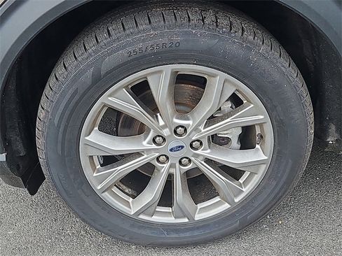 Used 2021 Ford Explorer XLT w/ Equipment Group 202A image 6